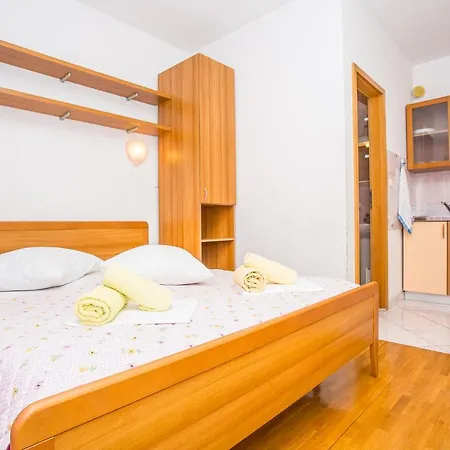 Jerkan 3* Podstrana